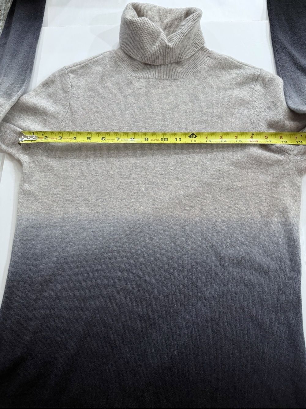 C by Bloomingdales Womens L Cashmere Ombre Turtleneck Sweater Gray Black Luxury - Picture 6 of 7